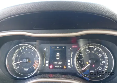 2014 Jeep Cherokee Altitude z USA, uszkodzony, nr VIN 1C4PJMCS0EW301100